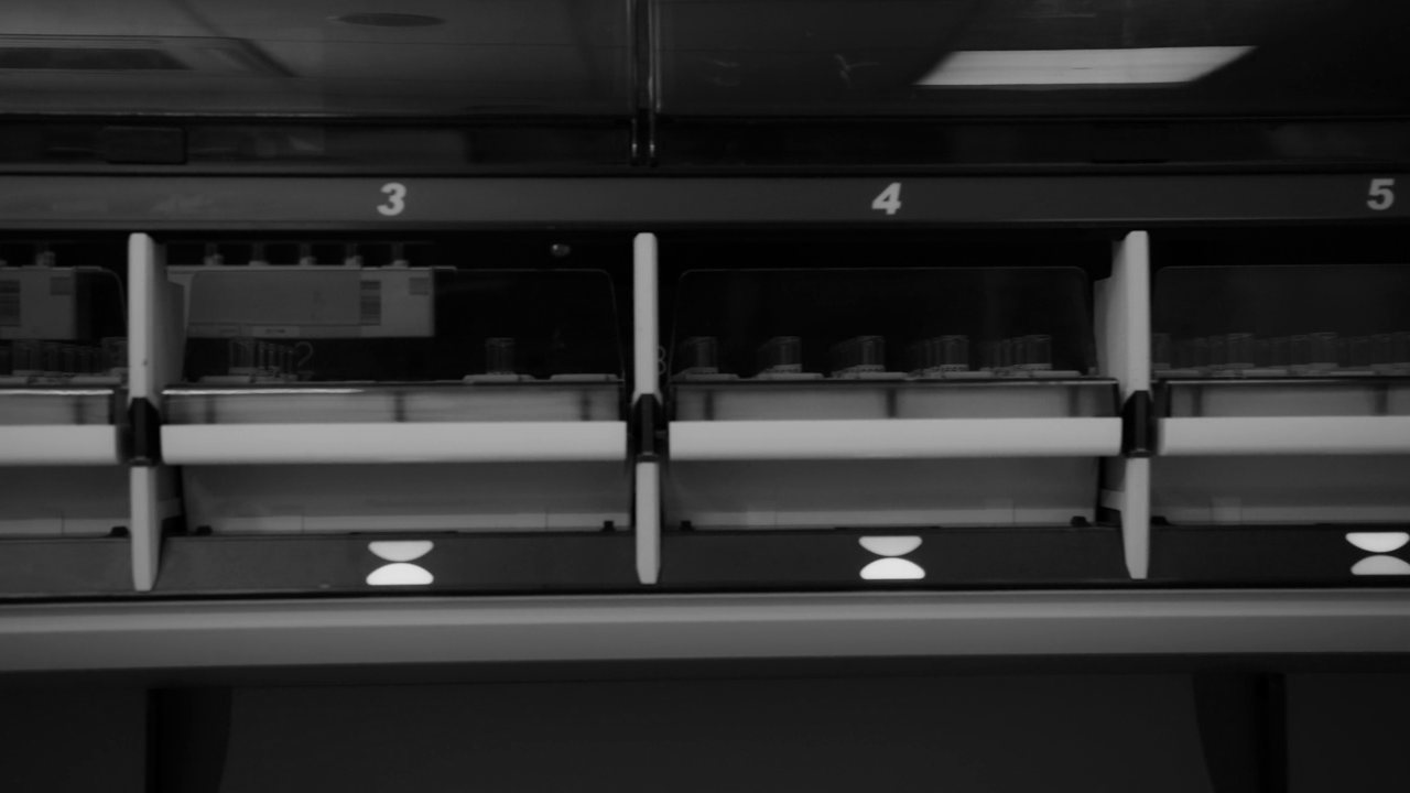 An automated immunoassay analyser cycling through numbered reagent positions